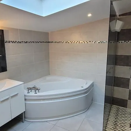 Vakantiehuis Spacieuse Maison En Pierre Saint-Denis-de-Pile