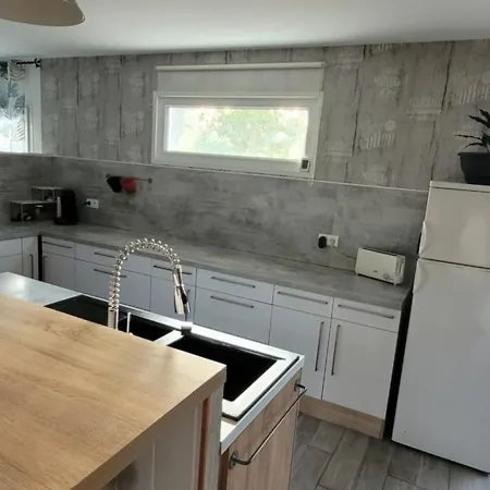 Spacieuse Maison En Pierre
