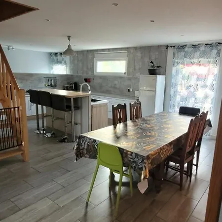 Vakantiehuis Spacieuse Maison En Pierre *
